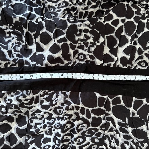 Stylish Black and White Leopard Print Dress - Picture 10 of 11